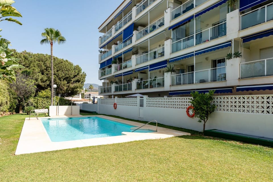 Property building, Garden, Swimming pool