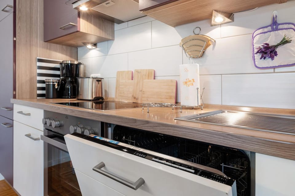 Kitchen or kitchenette, Living room