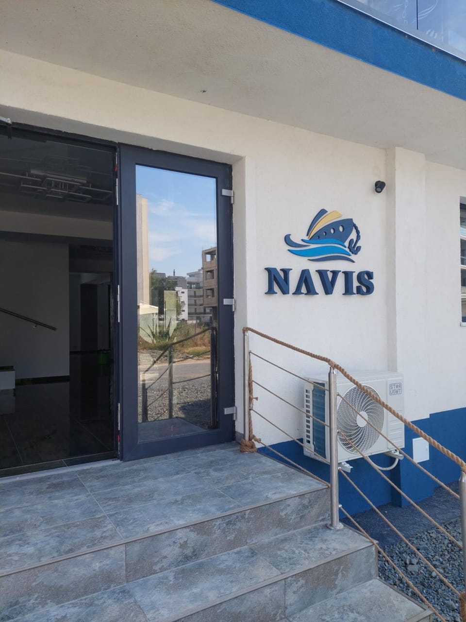 Facade/entrance