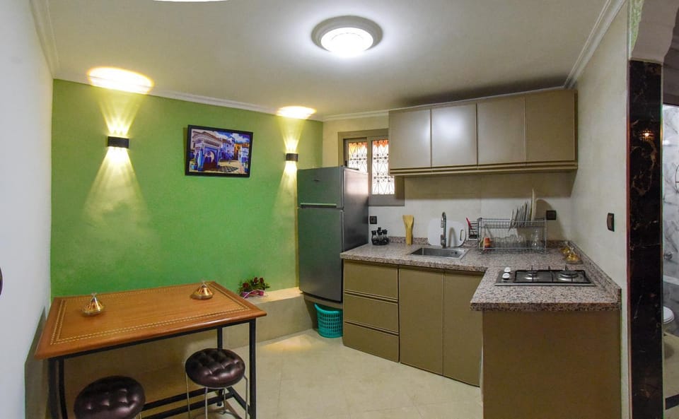 Kitchen or kitchenette, Dining area, stove
