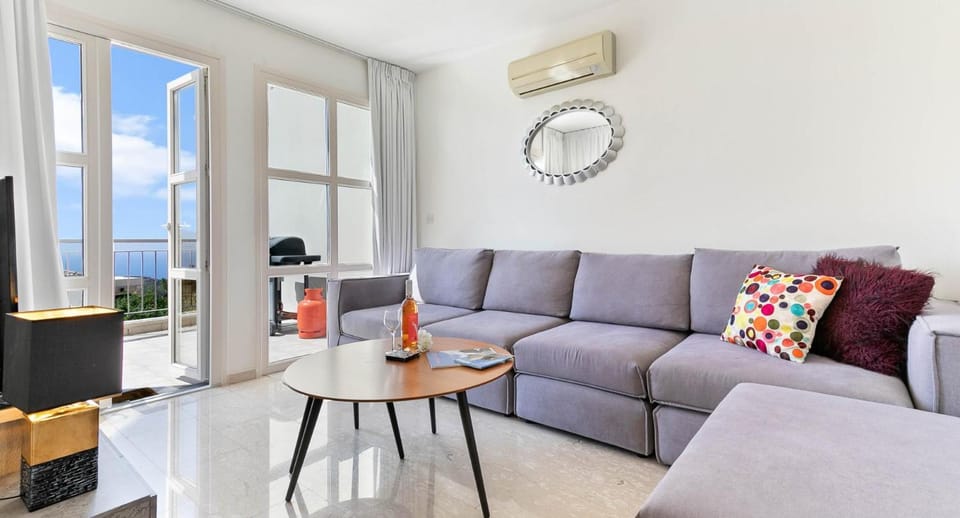 TV and multimedia, Balcony/Terrace, Living room, Seating area, Floor plan, air conditioner