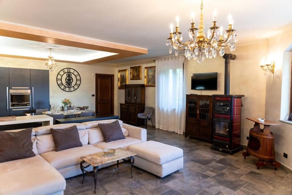 Kitchen or kitchenette, Living room, oven