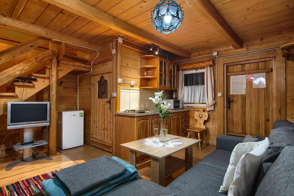Communal lounge/ TV room, Bathroom, Kitchen or kitchenette, Living room