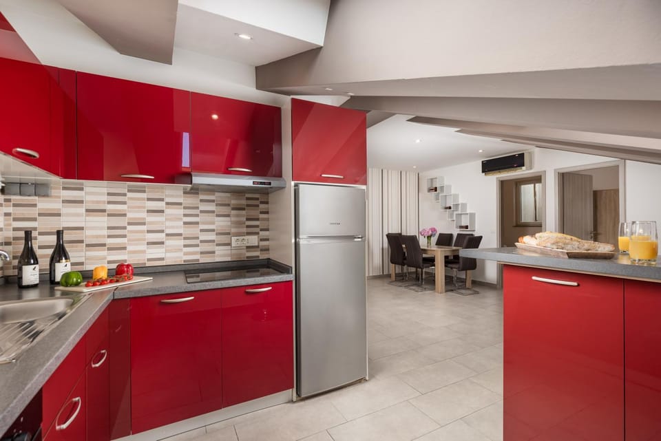 Kitchen or kitchenette, oven, stove