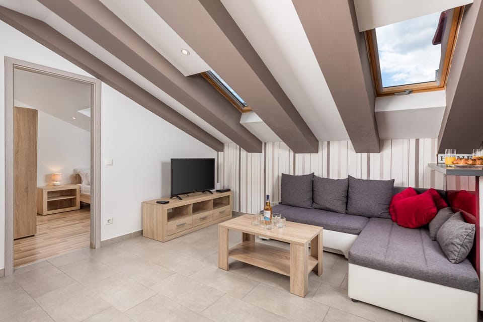 TV and multimedia, Living room, Seating area