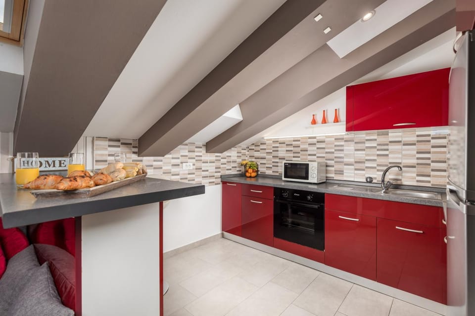 Kitchen or kitchenette, oven, stove