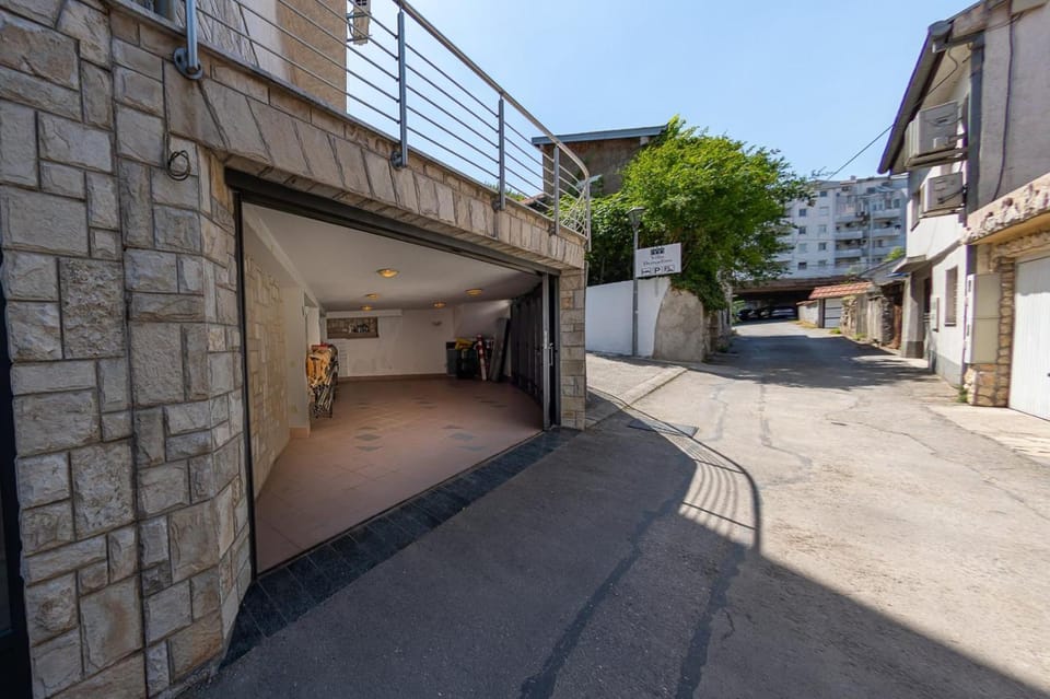 "Villa Demadino" - "Free Parking & Secure Motorcycle Garage "- Old Town Apartment hotel in Mostar