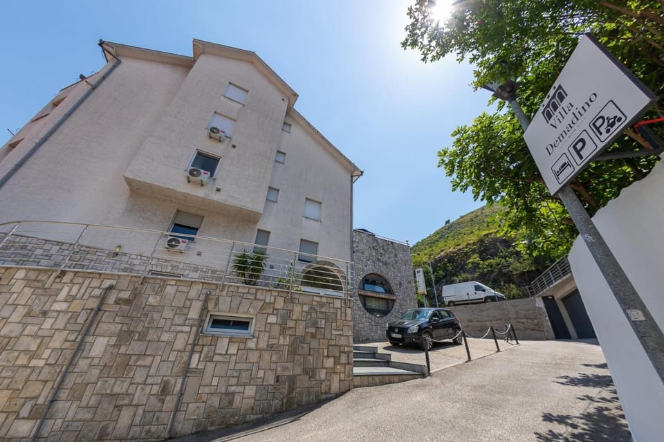 "Villa Demadino" - "Free Parking & Secure Motorcycle Garage "- Old Town Apartment hotel in Mostar