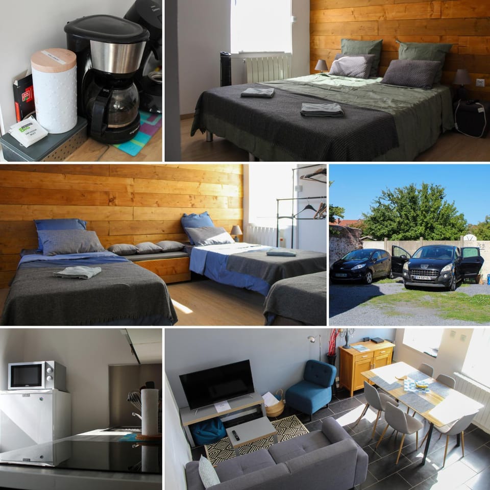 Communal lounge/ TV room, Bed, TV and multimedia, Living room, Photo of the whole room, Bedroom