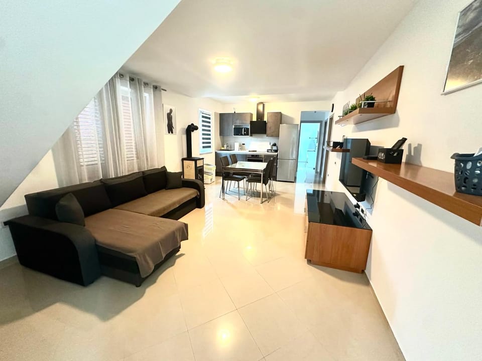 Living room, Dining area, kitchen