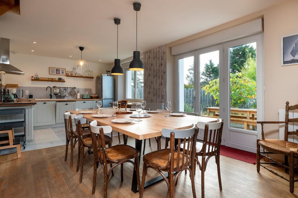Property building, Kitchen or kitchenette, Living room