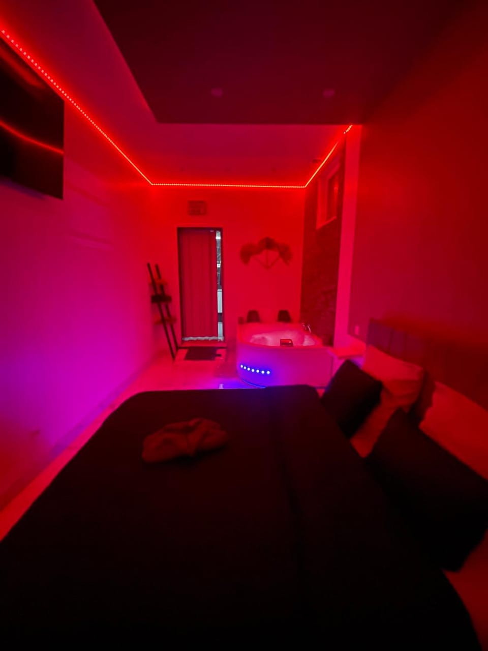 Suite GOLD Jacuzzi & Sauna privé I Centre Béziers Arrivée autonome 24h24 Apartment in Béziers