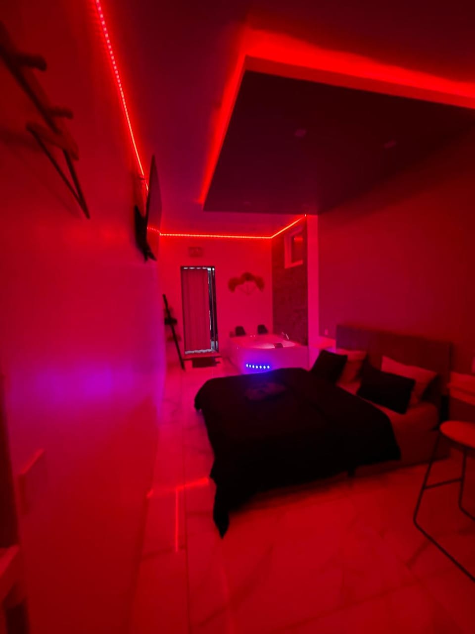 Suite GOLD Jacuzzi & Sauna privé I Centre Béziers Arrivée autonome 24h24 Apartment in Béziers