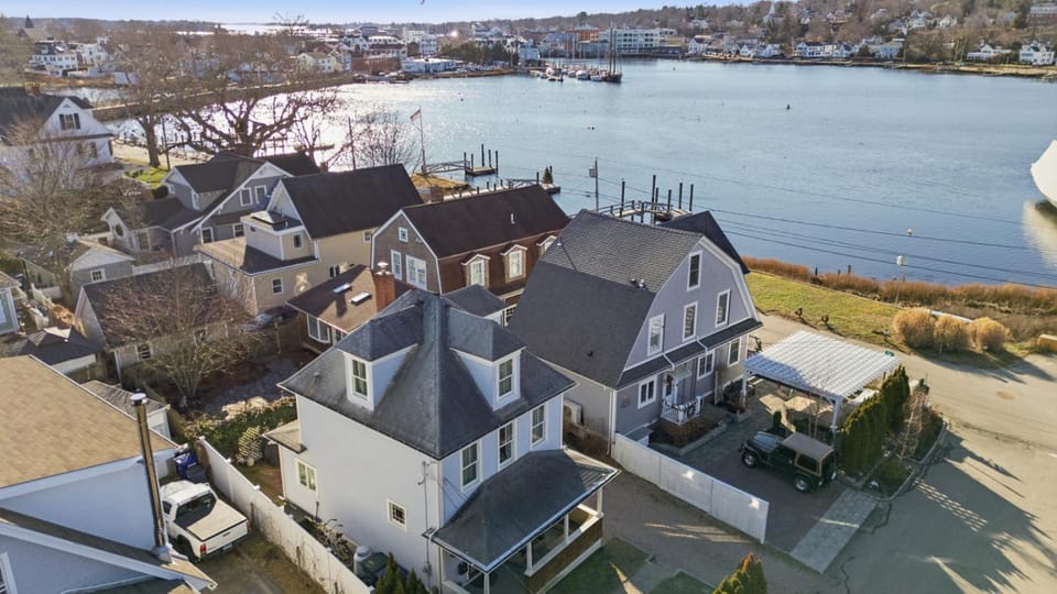 Property building, Neighbourhood, Natural landscape, Bird's eye view, River view, Location