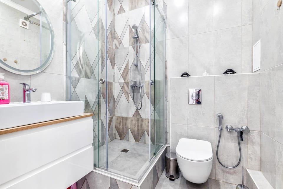 Shower, Toilet, towels