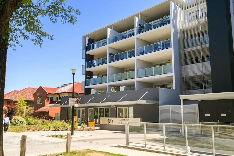 Property building, Neighbourhood