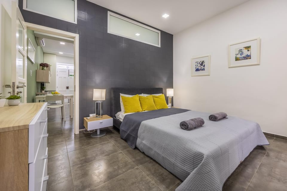 Spinola Bay Hideaway Apartment in Saint Julians