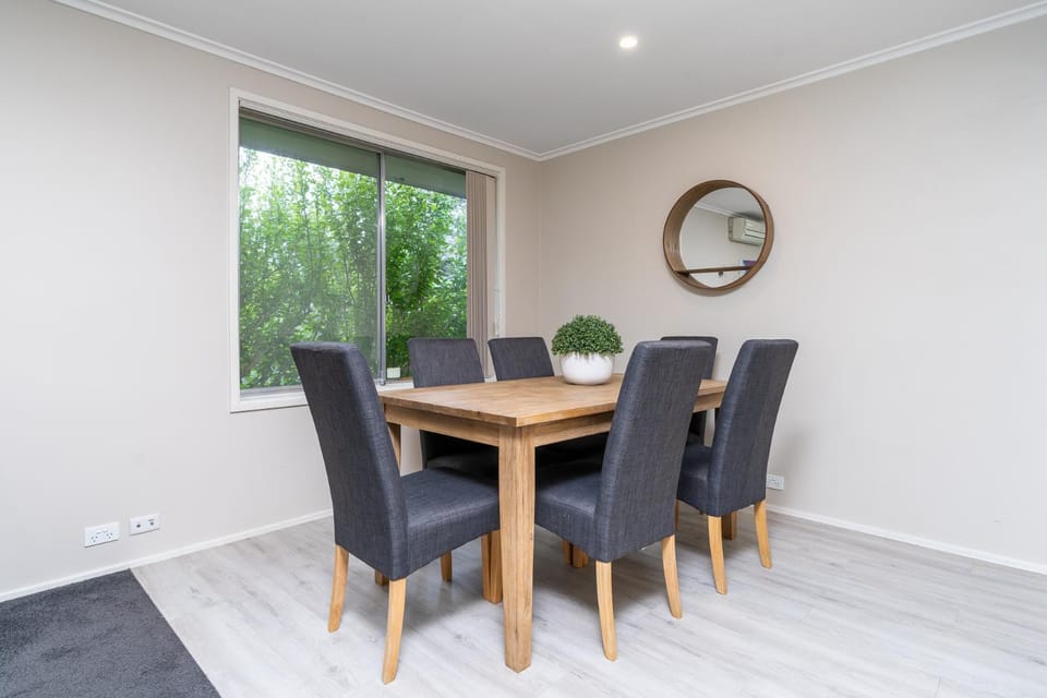 Seating area, Dining area