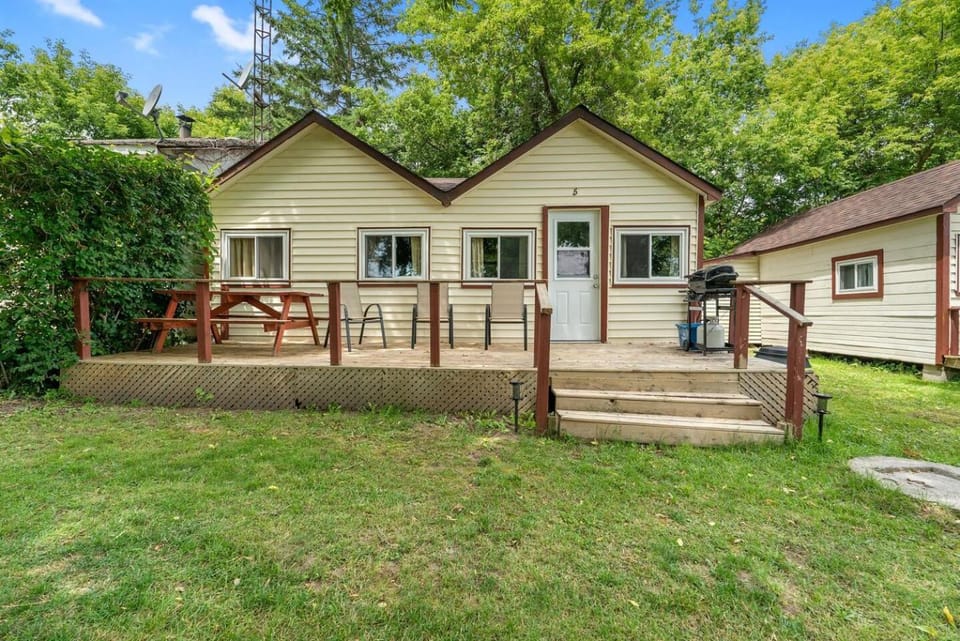 Dive into Nature House in Otonabee-South Monaghan