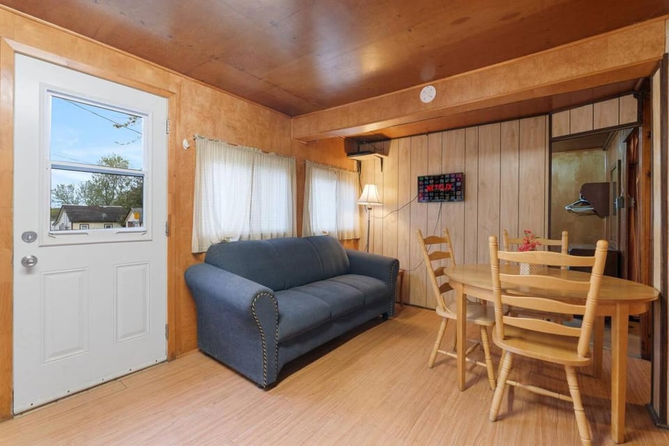 Dive into Nature House in Otonabee-South Monaghan