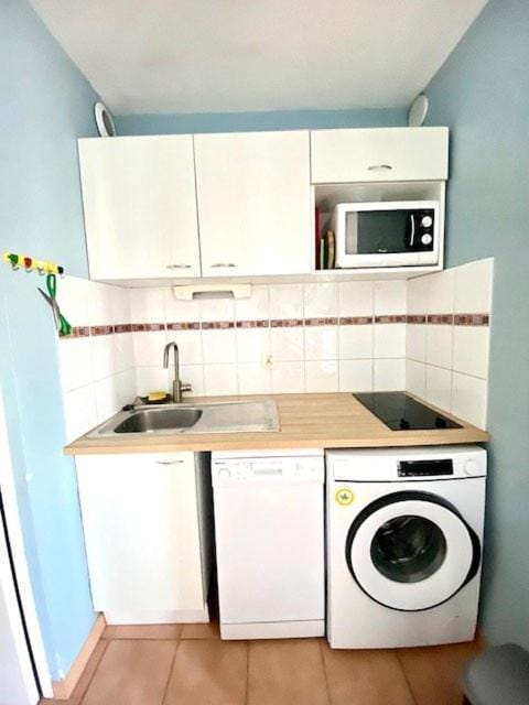T2 cabine avec piscine collective, parking, climatisation, pour 4 personnes Cabin in Saintes-Maries-de-la-Mer