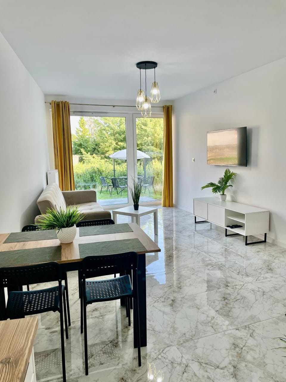 TV and multimedia, Living room, Seating area