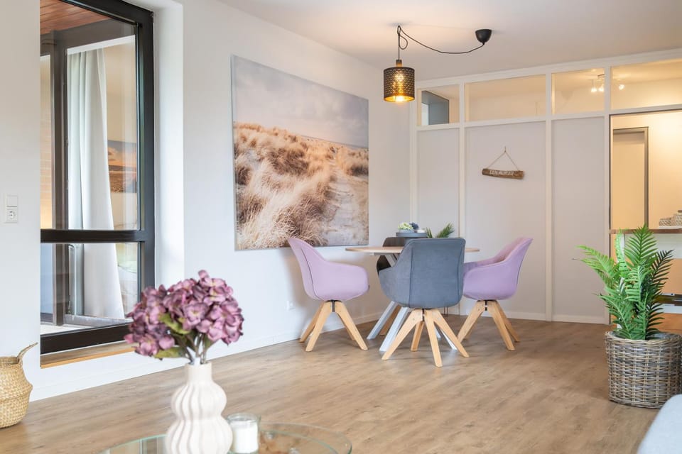 Seating area, Dining area
