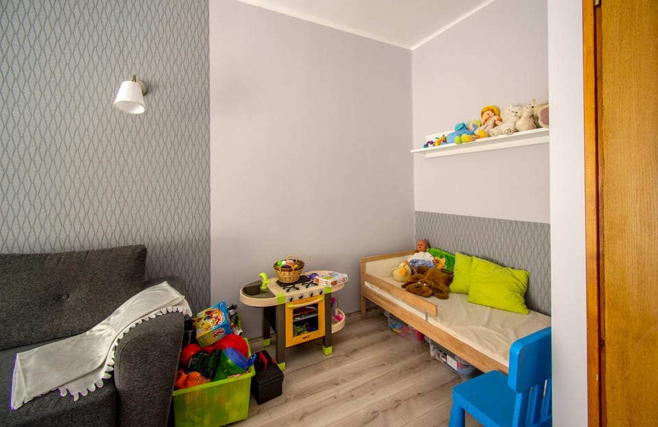 Living room, young children, young children