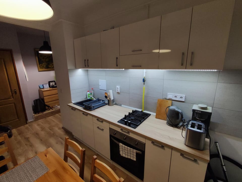 Coffee/tea facilities, Kitchen or kitchenette, oven, stove, toaster