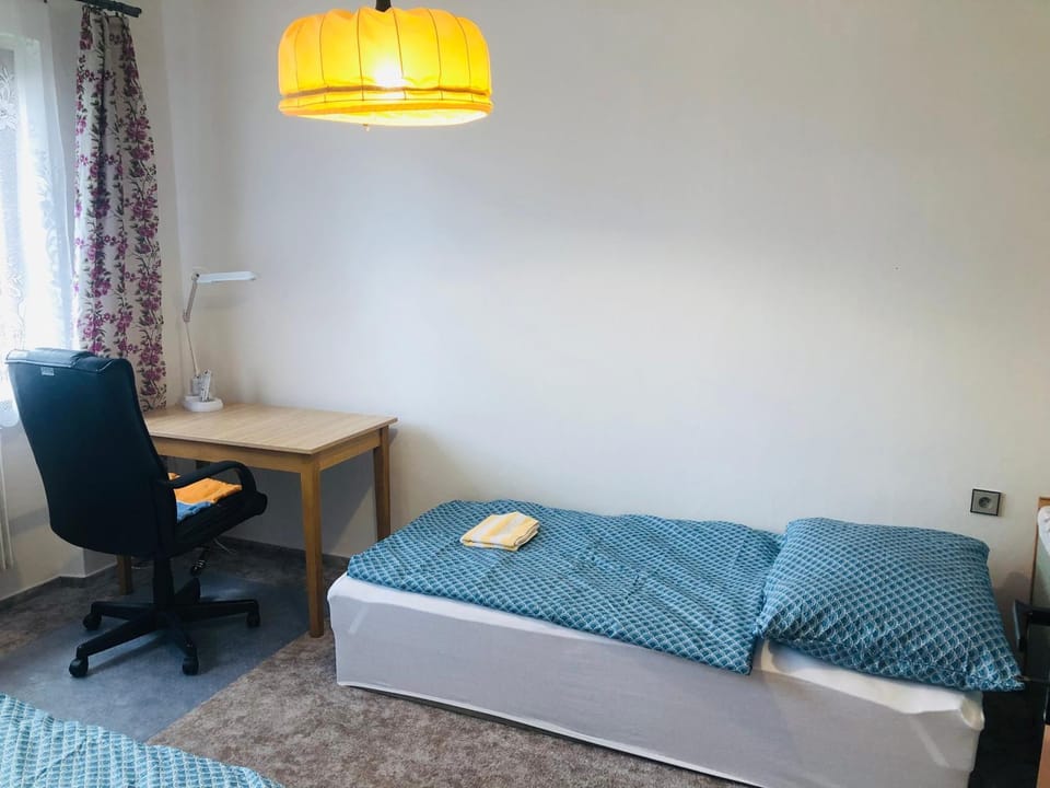 Bed, Photo of the whole room, Seating area, Bedroom