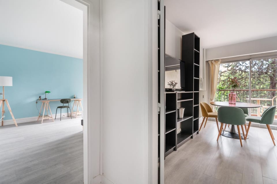 View (from property/room), Balcony/Terrace, Living room, Seating area, Dining area