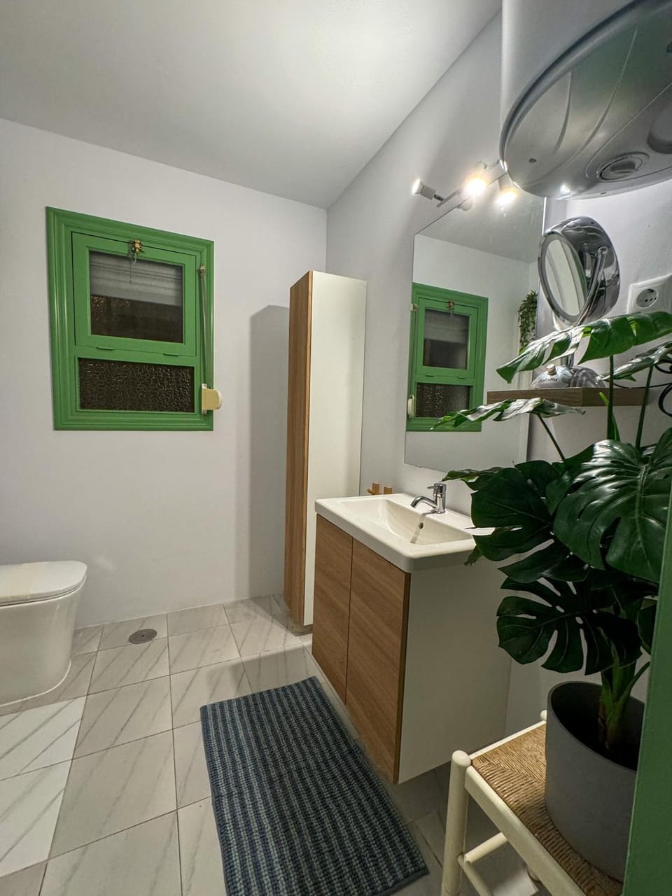 Bathroom, Living room