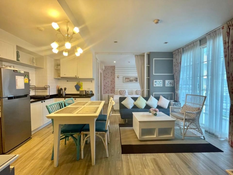 Summer Huahin Condo 2 Bedrooms Pool View Classic Room Apartment in Nong Kae