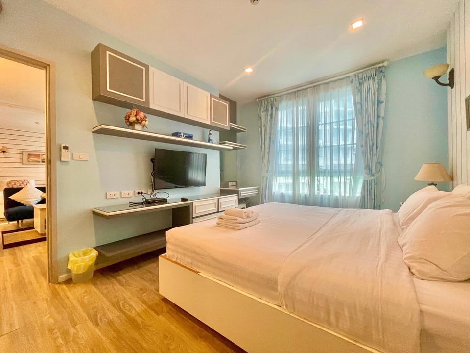 Summer Huahin Condo 2 Bedrooms Pool View Classic Room Apartment in Nong Kae