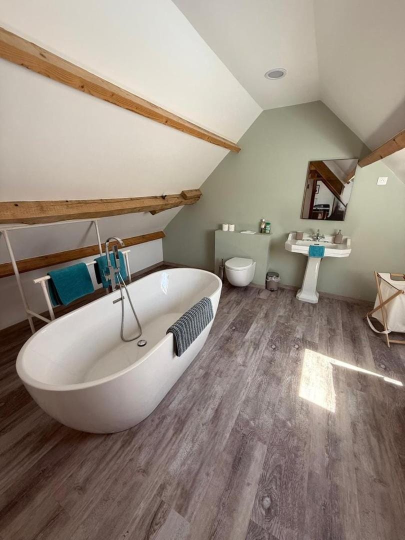 Comfort and Quiet Getaway by the Eure Apartment in Dreux