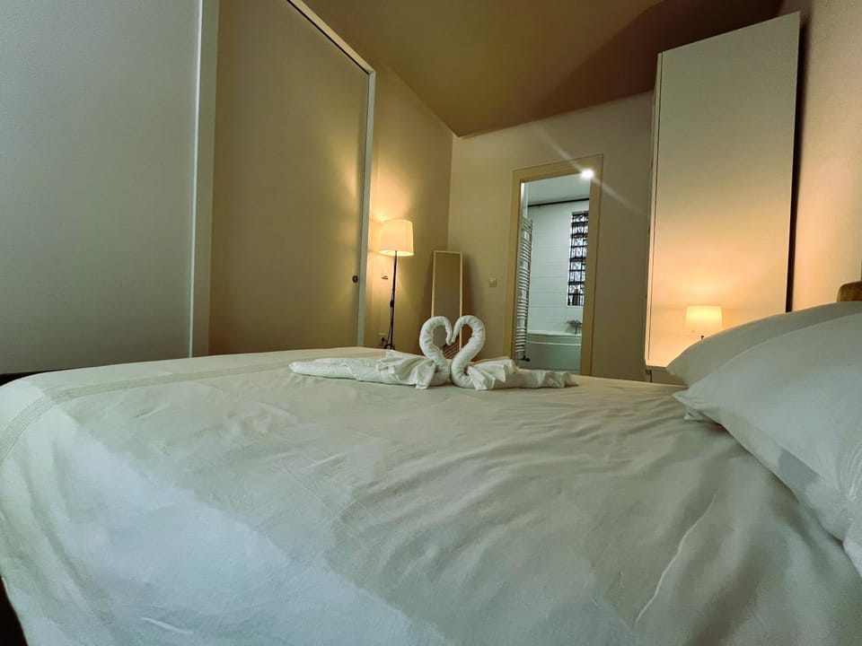 Bathroom, Bedroom, Street view, Bath