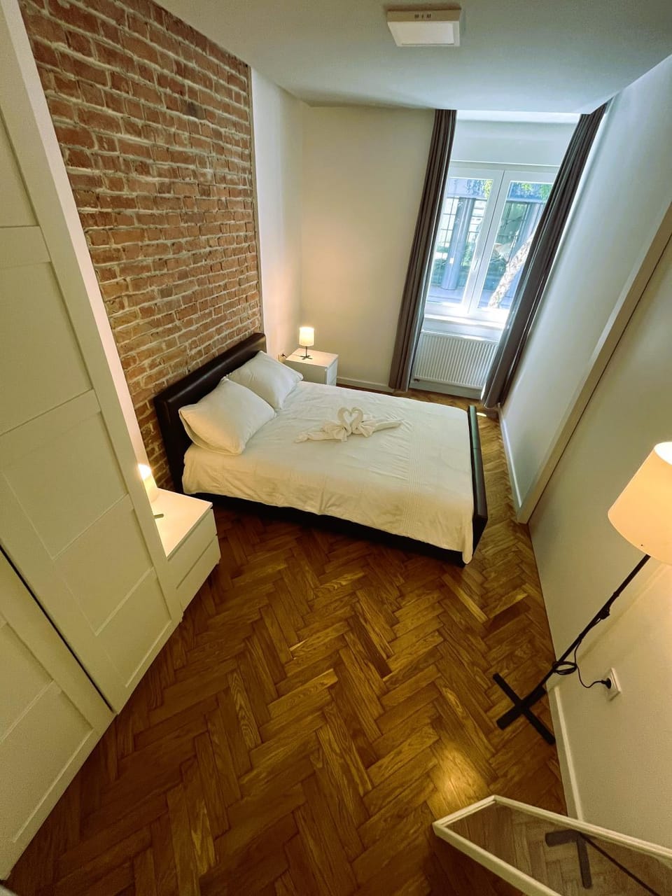 Bed, Bedroom, Street view