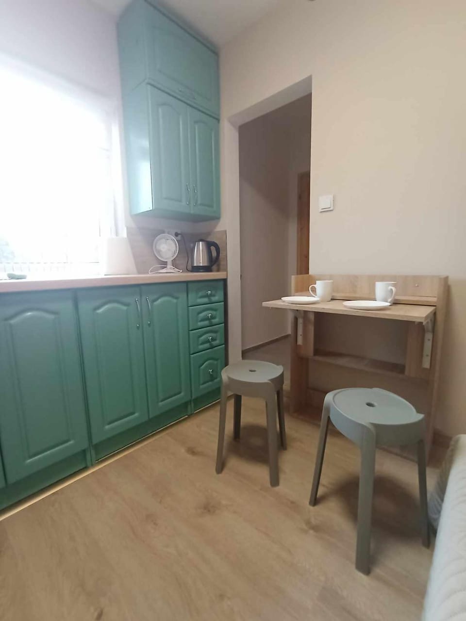 Kitchen or kitchenette, Dining area, stove