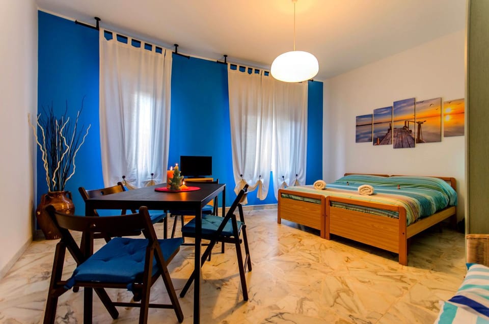Seating area, Bedroom