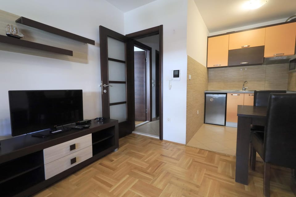 TV and multimedia, Kitchen or kitchenette