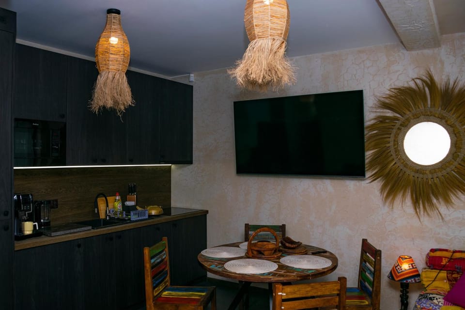 TV and multimedia, Kitchen or kitchenette