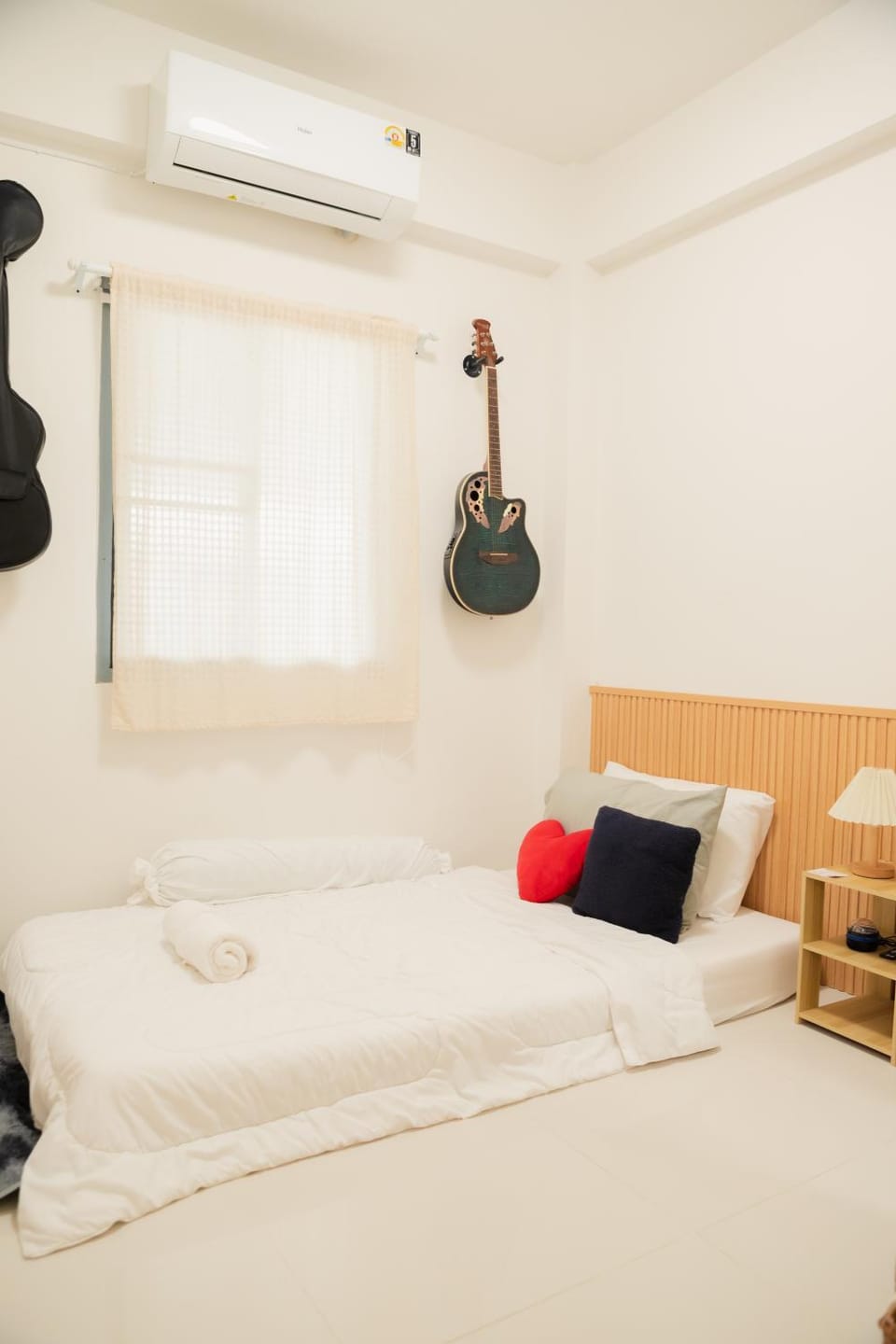 Bed, Photo of the whole room, Bedroom, air conditioner