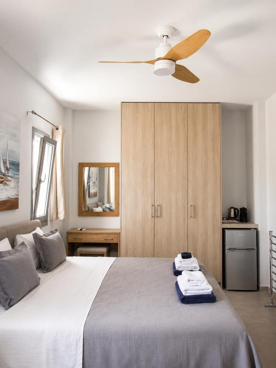 Bed, Photo of the whole room, Bedroom, towels, wardrobe