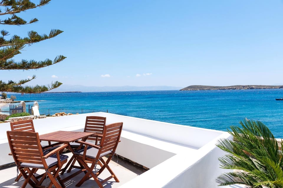 Patio, Day, Natural landscape, View (from property/room), Balcony/Terrace, Living room, Seating area, Beach, Sea view