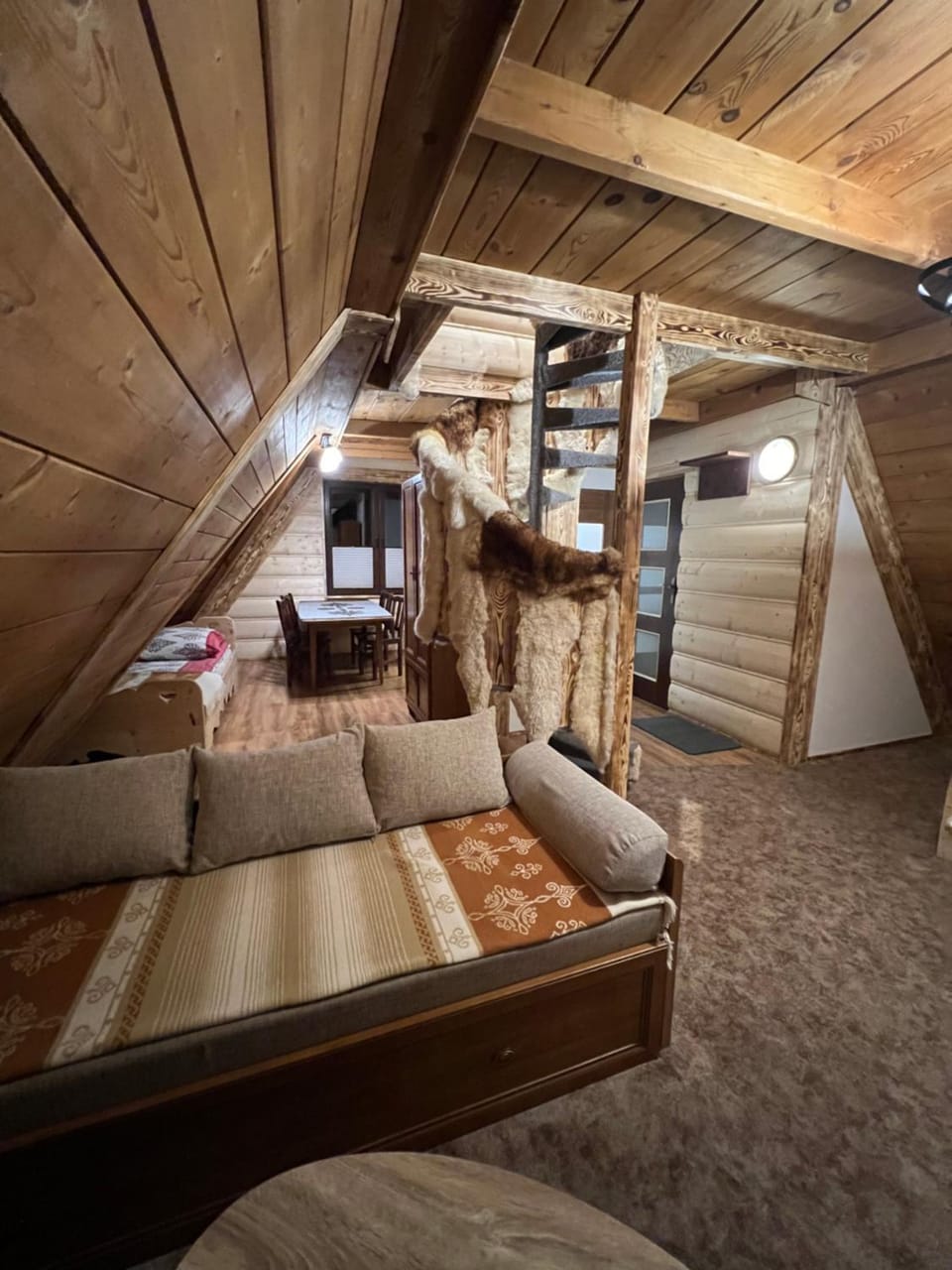 Bed, Living room, Photo of the whole room, Seating area