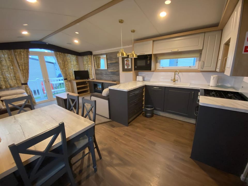 Thameside Suite Campground/ 
RV Resort in Allhallows