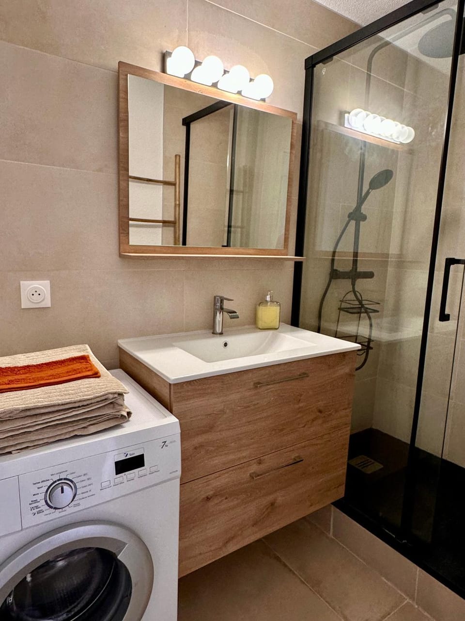 Shower, Bathroom, washing machine