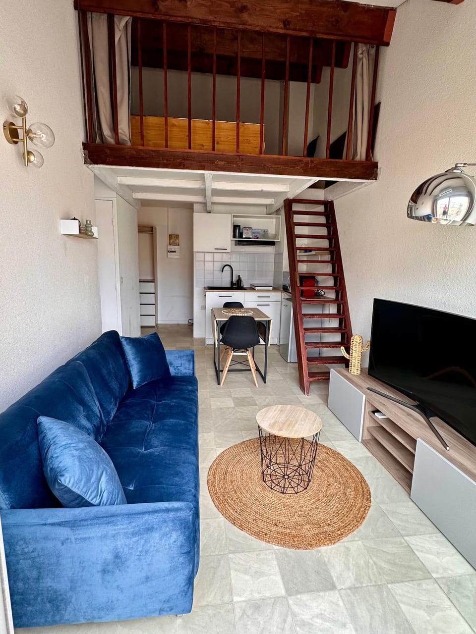 TV and multimedia, Kitchen or kitchenette, Living room