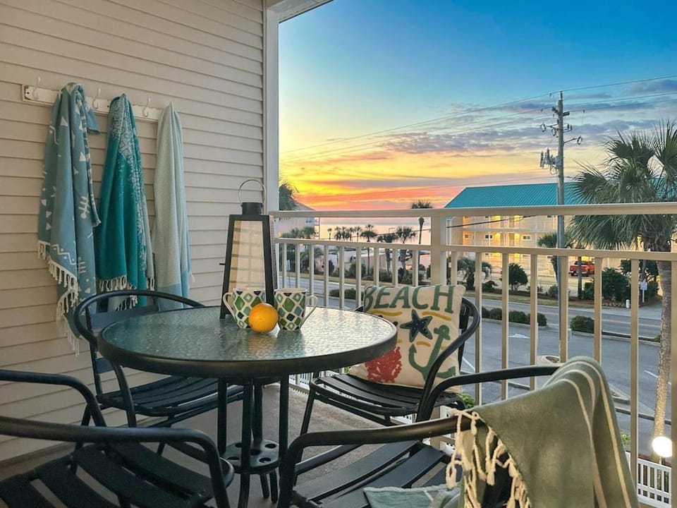 Sunrise Destin-ation Beach view Heated Pool House in Destin