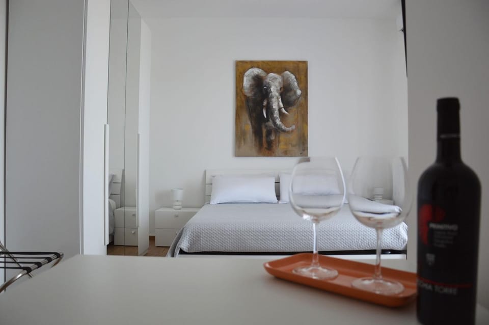 Bed, Photo of the whole room, Bedroom, Drinks, wardrobe